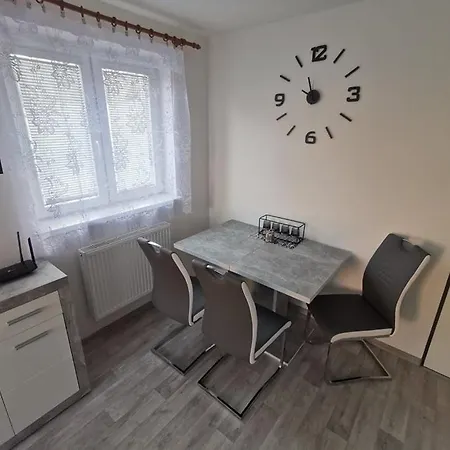Zuzka Apartament *